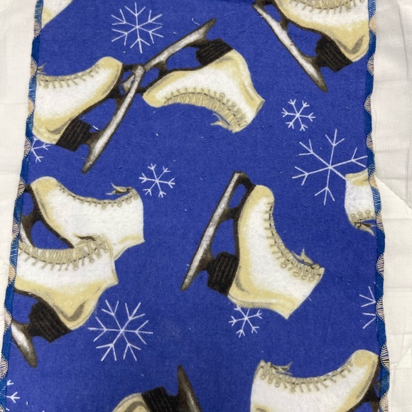 Long flannel scarf, ice skate print - Picture 2 of 4